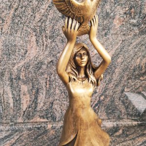 statuette colombe mortuaire Statuette femme qui porte une colombe en bronze doré