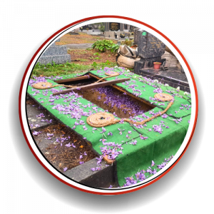 Fossoyage à Belfort. Tombe ouverte dans un cimetière