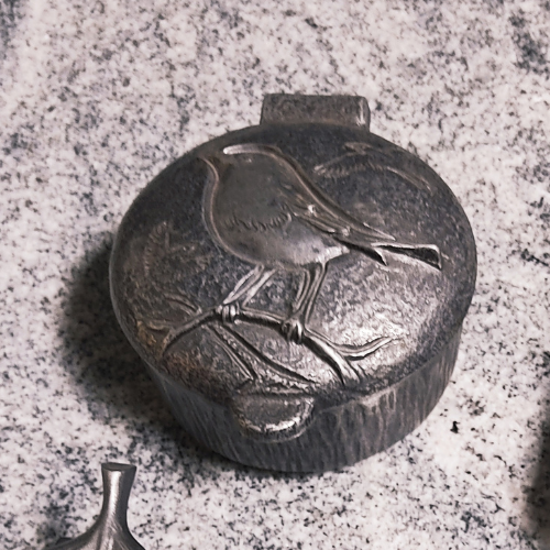 Bénitier funéraire argenté avec oiseau