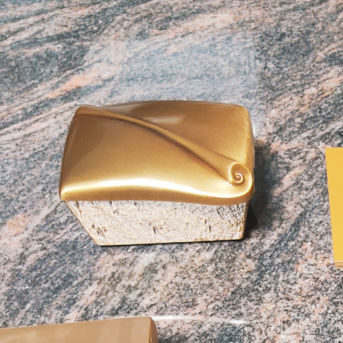 Bénitier rectangulaire avec page qui se tourne doré